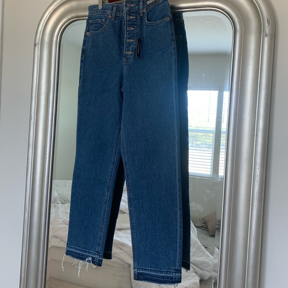 Express NWT Mom Jean Super High Rise - Picture 3 of 5
